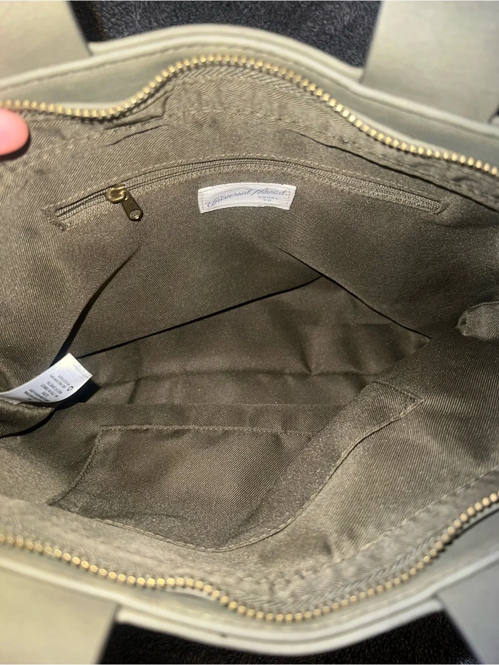 Universal Thread versatile olive